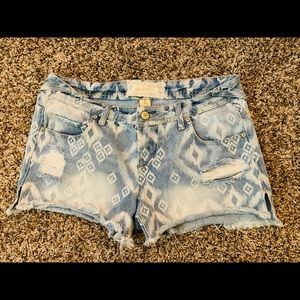 Altar’d State - Women’s distressed diamond print jean shorts - Size 26